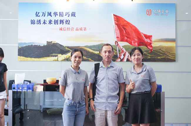 湖南菲亞特景觀膜結構案例與客戶合影